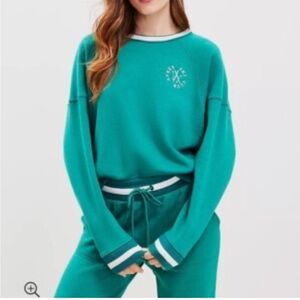 NWT Lou & Grey green Sweatshirt with White Accents apres ski club